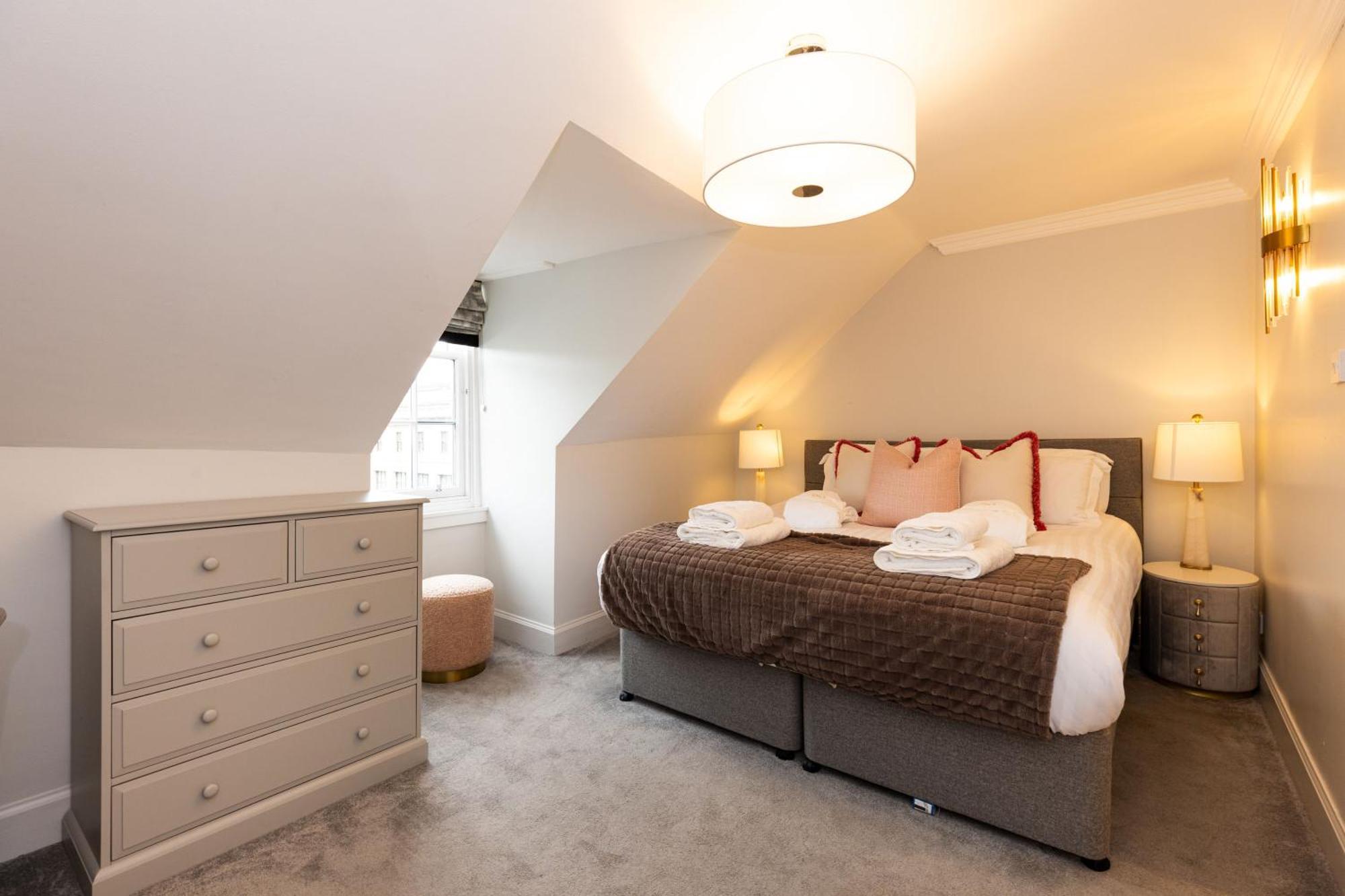 Righ Properties - Luxurious City Centre Three Bedroom Apartment 爱丁堡 外观 照片