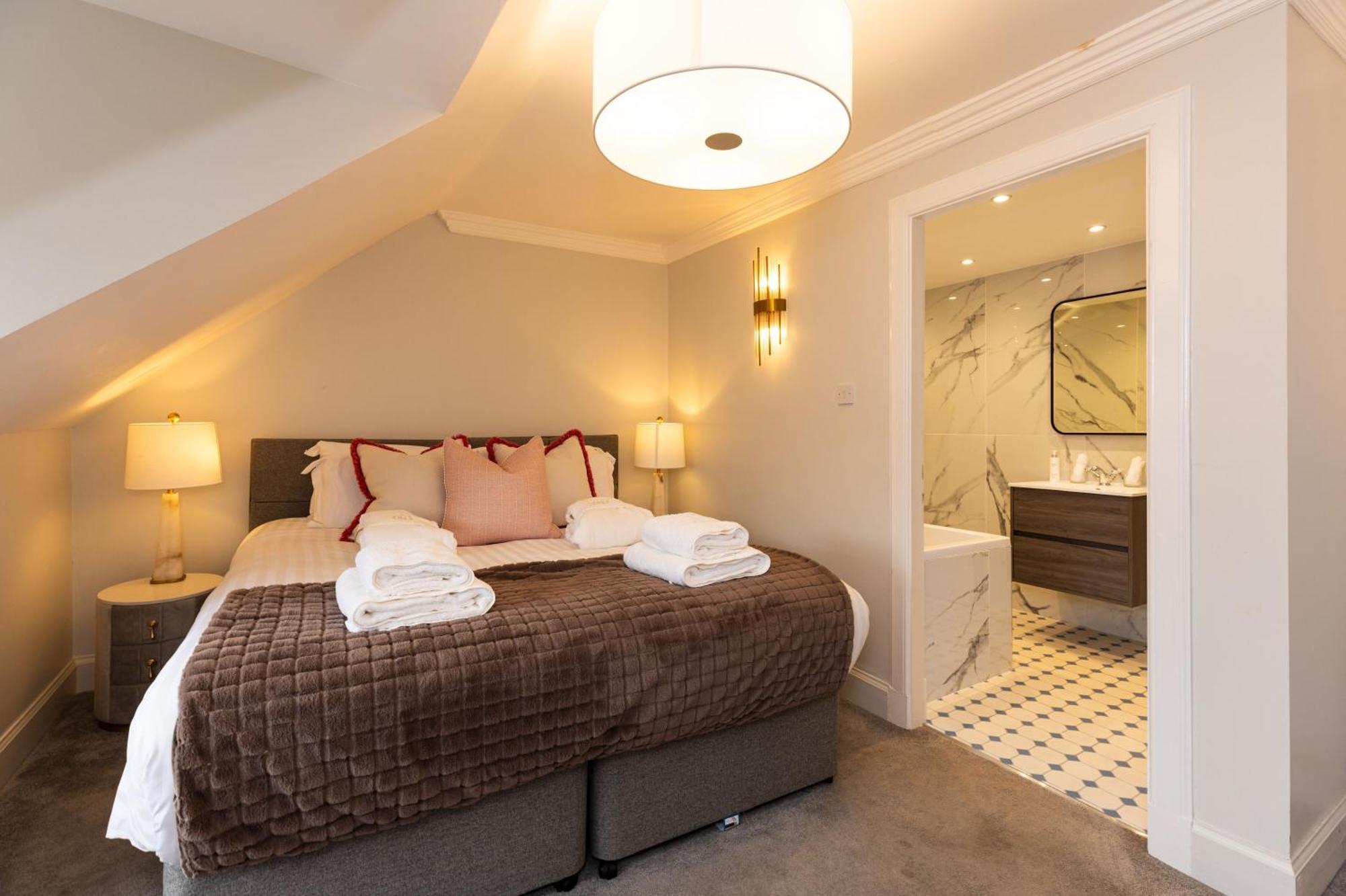 Righ Properties - Luxurious City Centre Three Bedroom Apartment 爱丁堡 外观 照片