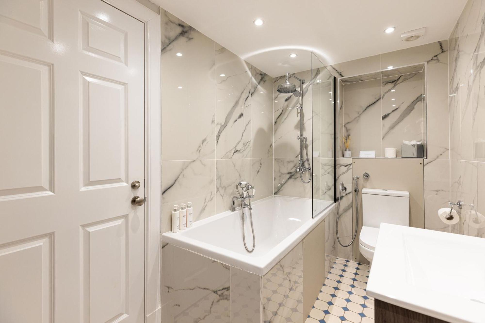 Righ Properties - Luxurious City Centre Three Bedroom Apartment 爱丁堡 外观 照片