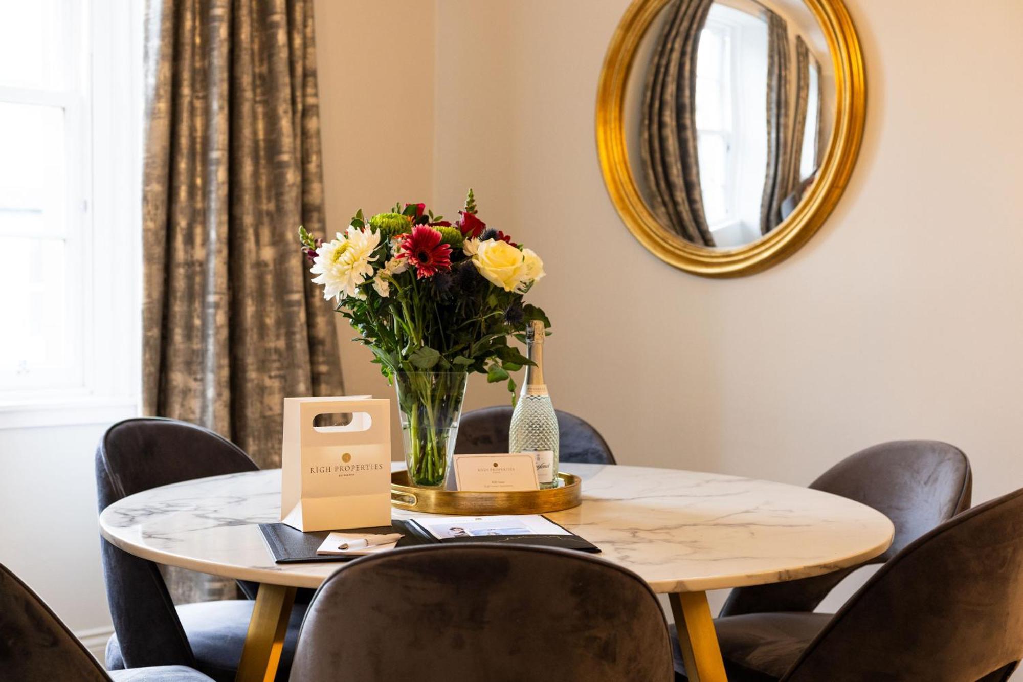 Righ Properties - Luxurious City Centre Three Bedroom Apartment 爱丁堡 外观 照片