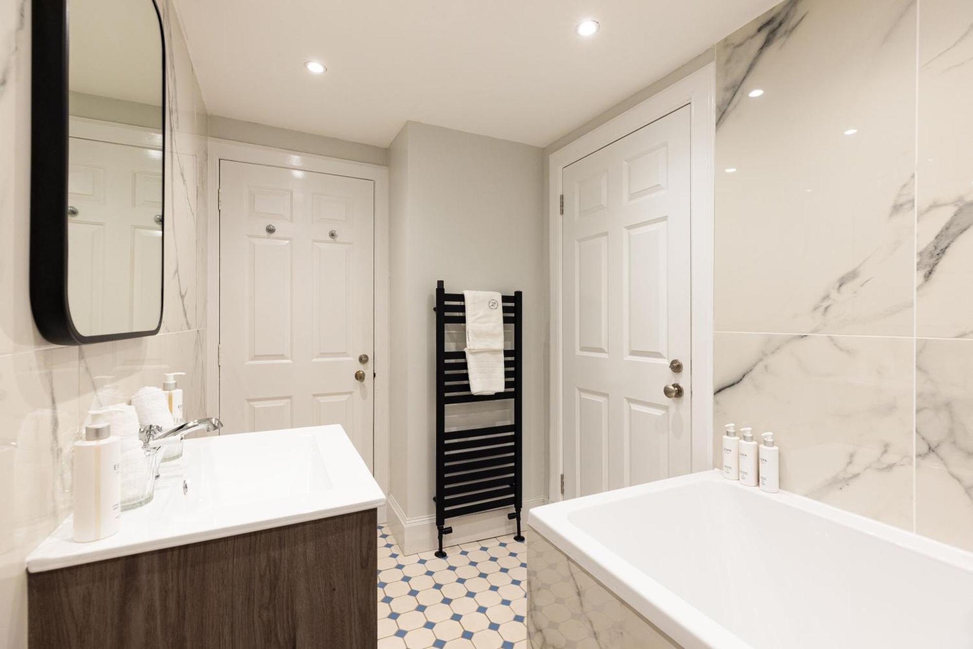 Righ Properties - Luxurious City Centre Three Bedroom Apartment 爱丁堡 外观 照片